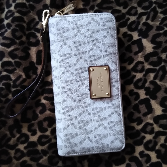Michael Kors wallet - Picture 4 of 4